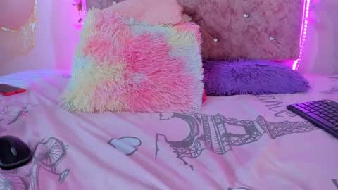 Snapshot of bella__sweets chatting on 02-01-25, 10:13 Melanie online show from 02-01-25, 10:13