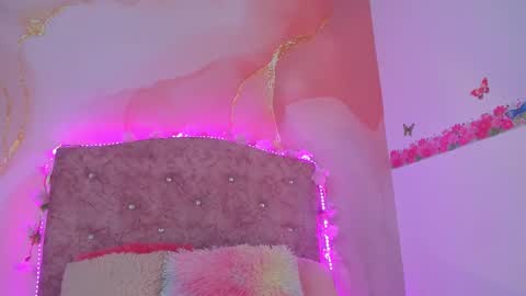 Snapshot of bella__sweets chatting on 02-13-25, 06:48 Melanie online show from 02-13-25, 06:48