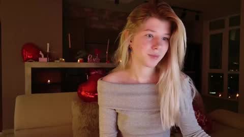 Snapshot of bella_amoury chatting on 02-15-25, 08:33 Bella online show from 02-15-25, 08:33