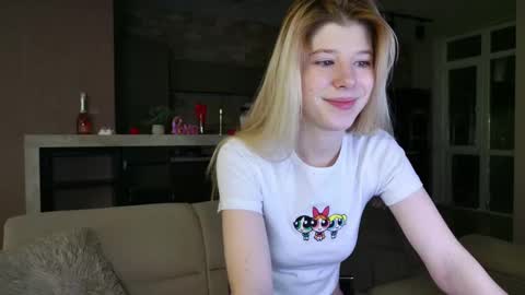 Snapshot of bella_amoury chatting on 03-01-25, 08:31 Bella online show from 03-01-25, 08:31