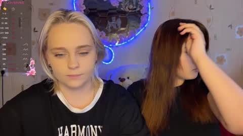 bella_and_alice online show from 12-04-25, 10:13