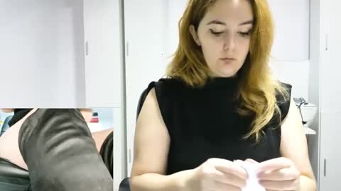 Snapshot of bella_ary chatting on 02-10-26, 06:12 Ary rock online show from 02-10-26, 06:12