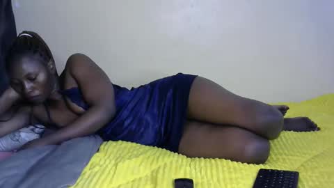 Snapshot of bella_c8 chatting on 09-10-25, 12:32 bella_c8 online show from 09-10-25, 12:32