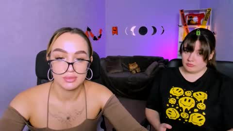 Snapshot of bella_cute12 chatting on 11-03-25, 09:43 Bella online show from 11-03-25, 09:43