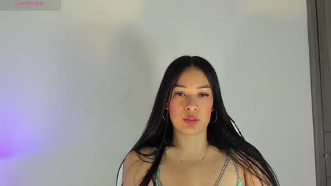 Snapshot of bella_hadid1_ chatting on 12-18-24, 09:47 Laura online show from 12-18-24, 09:47