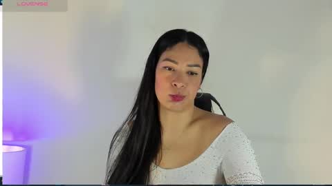 Snapshot of bella_hadid1_ chatting on 03-02-25, 01:27 Laura online show from 03-02-25, 01:27