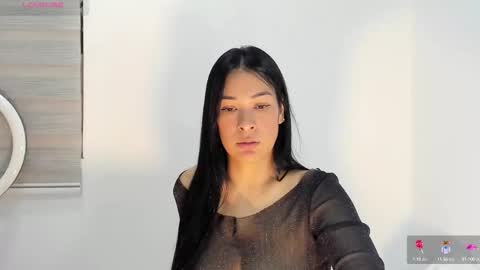 Snapshot of bella_hadid1_ chatting on 10-04-25, 09:13 Laura online show from 10-04-25, 09:13