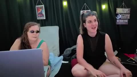 Bella James online show from 11-18-25, 08:02