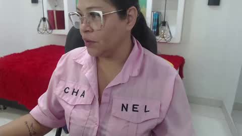 Snapshot of bella_lady_1_ chatting on 09-29-25, 11:37 lady online show from 09-29-25, 11:37