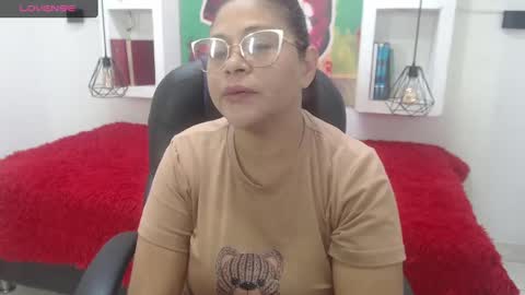 Snapshot of bella_lady_1_ chatting on 09-30-25, 11:48 lady online show from 09-30-25, 11:48