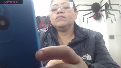 Snapshot of bella_lady_1_ chatting on 10-21-25, 11:44 lady online show from 10-21-25, 11:44