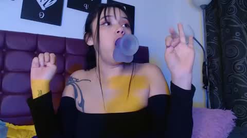 Snapshot of bella_lr chatting on 03-04-25, 10:13 Valentina online show from 03-04-25, 10:13
