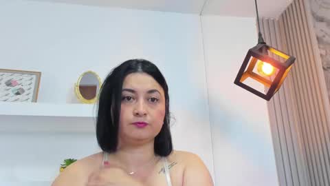 bella_lynx online show from 10-06-25, 11:07