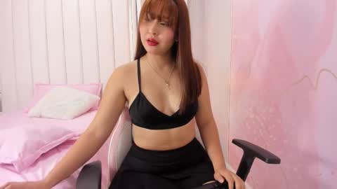 Snapshot of bella_miia_ chatting on 11-04-25, 03:16 Mia online show from 11-04-25, 03:16