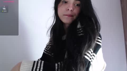 Snapshot of bella_musee chatting on 12-23-24, 03:01 online show from 12-23-24, 03:01