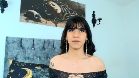 Snapshot of bella_poisonous chatting on 10-19-25, 06:52 Bella online show from 10-19-25, 06:52