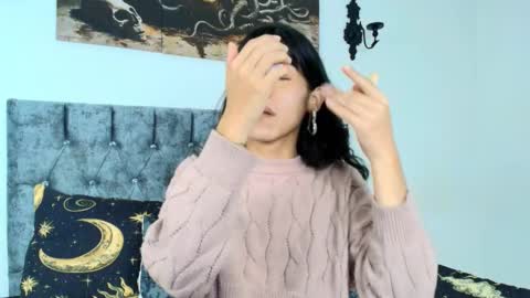 Snapshot of bella_poisonous chatting on 10-26-25, 01:11 Bella online show from 10-26-25, 01:11