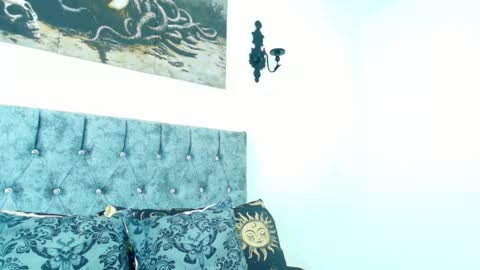 Snapshot of bella_poisonous chatting on 11-18-25, 12:27 Bella online show from 11-18-25, 12:27