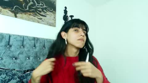 Snapshot of bella_poisonous chatting on 11-20-25, 01:17 Bella online show from 11-20-25, 01:17