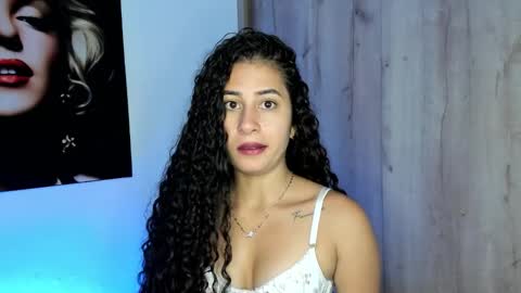 Bella Ponce  online show from 10-08-25, 02:58