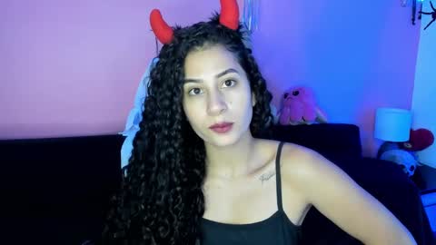 Bella Ponce  online show from 10-30-25, 01:45