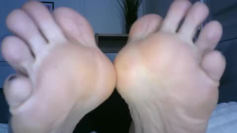 Snapshot of bella_sexy_feet chatting on 01-17-25, 09:39 bella_sexy_feet online show from 01-17-25, 09:39
