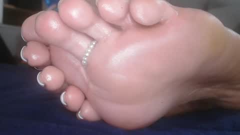Snapshot of bella_sexy_feet chatting on 02-26-25, 03:52 bella_sexy_feet online show from 02-26-25, 03:52