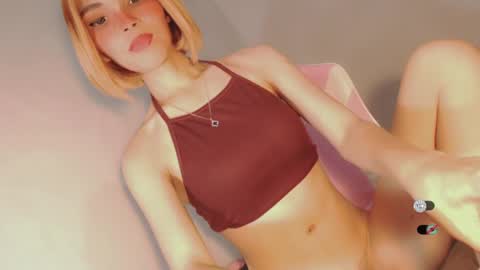 Snapshot of bella_tara chatting on 12-16-24, 07:54 Bella online show from 12-16-24, 07:54