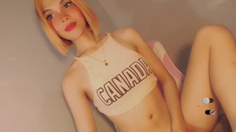 Snapshot of bella_tara chatting on 12-17-24, 08:43 Bella online show from 12-17-24, 08:43