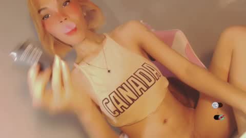 Snapshot of bella_tara chatting on 12-18-24, 10:19 Bella online show from 12-18-24, 10:19