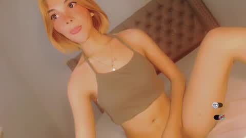 Snapshot of bella_tara chatting on 01-15-25, 04:36 Bella online show from 01-15-25, 04:36