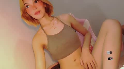 Snapshot of bella_tara chatting on 02-22-25, 06:28 Bella online show from 02-22-25, 06:28