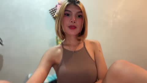 Snapshot of bella_tara chatting on 03-12-25, 08:52 Bella online show from 03-12-25, 08:52