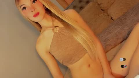 Snapshot of bella_tara chatting on 09-29-25, 03:22 Bella online show from 09-29-25, 03:22