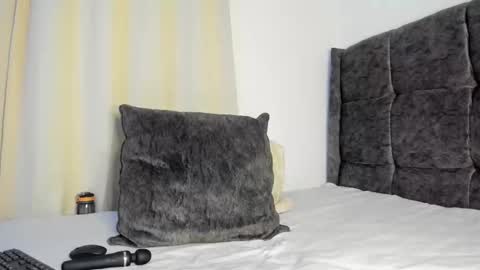 Bella sweetpea online show from 11-22-25, 09:14