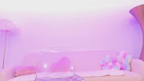 Snapshot of bella_vixen_ chatting on 10-14-25, 09:04 Bella online show from 10-14-25, 09:04