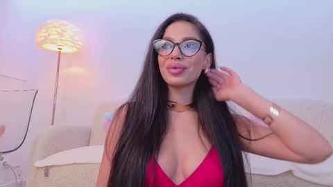 Snapshot of bella_vixen_ chatting on 10-21-25, 07:25 Bella online show from 10-21-25, 07:25