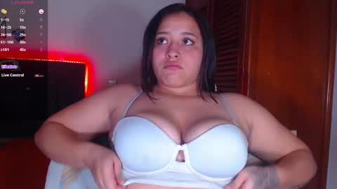 Snapshot of bella_xx9 chatting on 01-20-25, 11:32 bella_xx9 online show from 01-20-25, 11:32