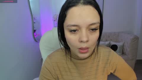  Bella Hadid  online show from 01-10-25, 11:22