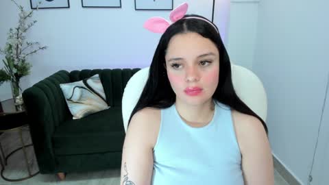  Bella Hadid  online show from 01-11-25, 02:15