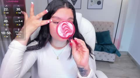  Bella Hadid  online show from 02-05-25, 02:26