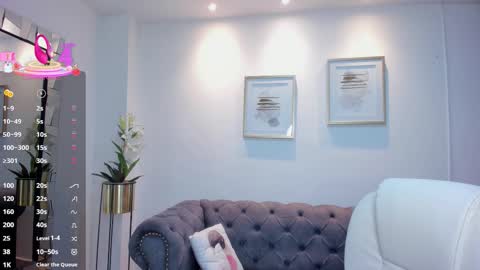  Bella Hadid  online show from 09-28-25, 11:26