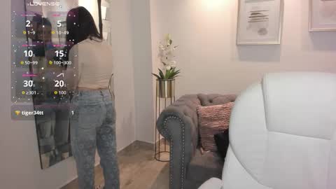 Bella Hadid  online show from 10-02-25, 11:17