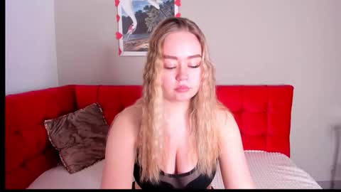 Snapshot of bellaairy chatting on 02-10-26, 01:53 Bella online show from 02-10-26, 01:53