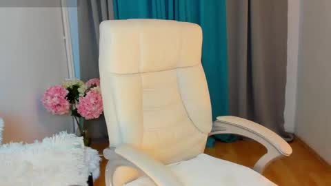 BellaAnna online show from 02-12-25, 12:44