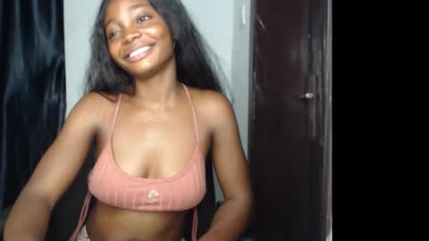 Snapshot of bellababy6 chatting on 10-29-25, 05:25 bella online show from 10-29-25, 05:25