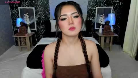 Snapshot of bellabrown_19xxx chatting on 10-06-25, 07:17 Bella online show from 10-06-25, 07:17