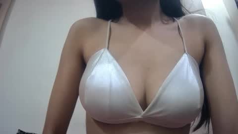 bellacrystall online show from 01-25-25, 02:25