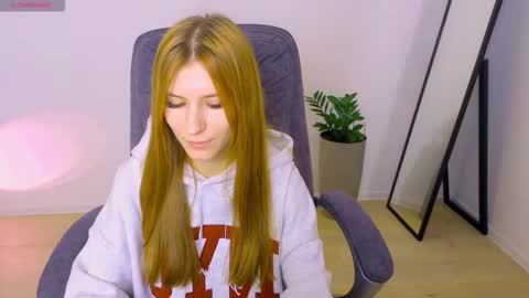 BellaFoxi online show from 10-27-25, 01:04