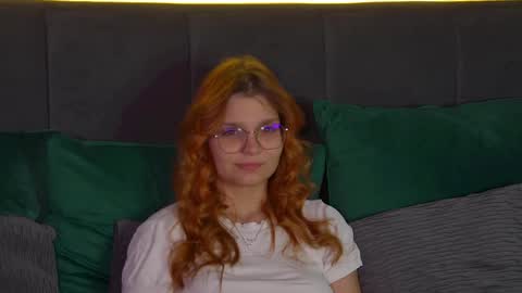 Snapshot of bellamarebelle chatting on 09-25-25, 04:38 BellaMarebelle online show from 09-25-25, 04:38